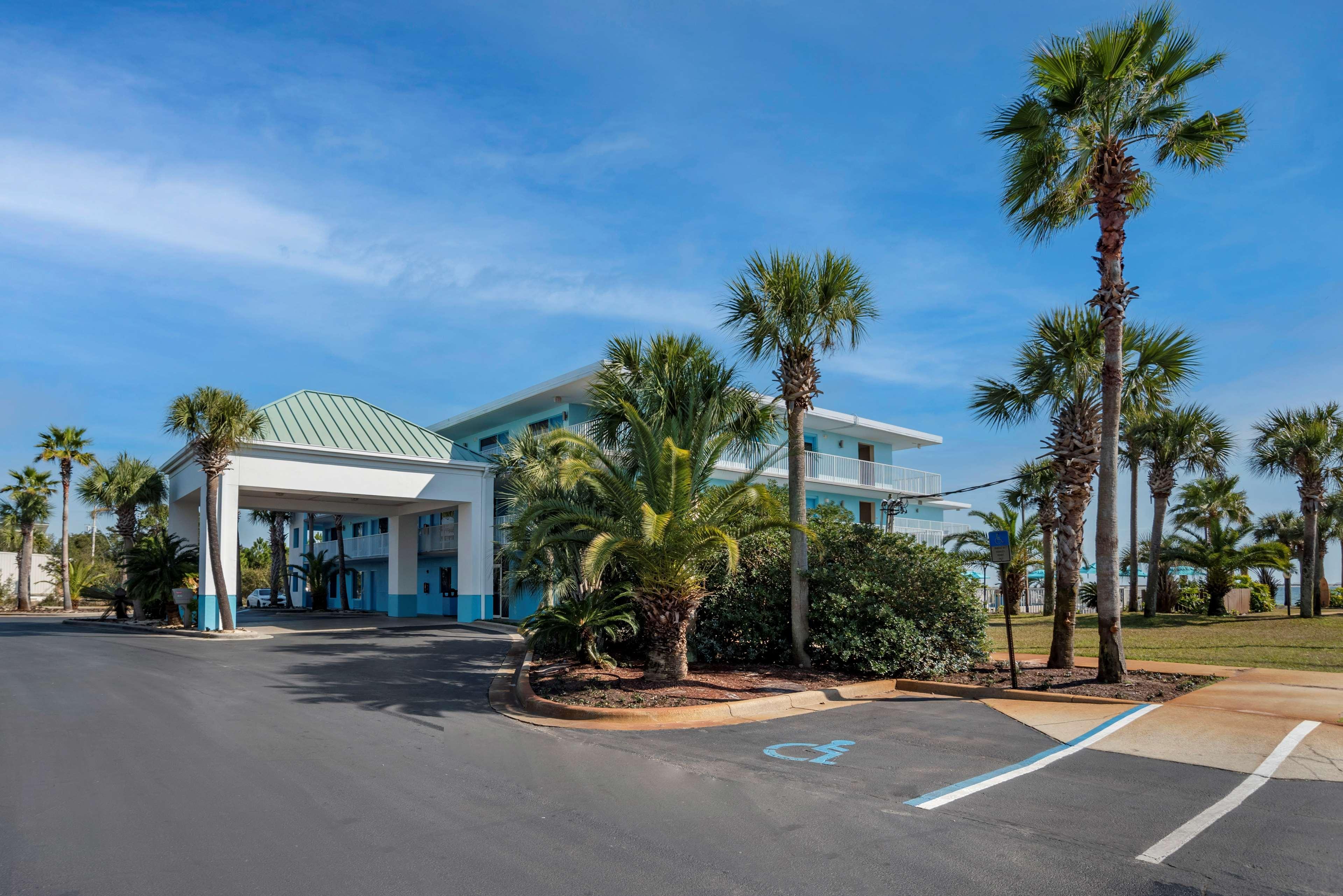 Western Waterfront Hotel