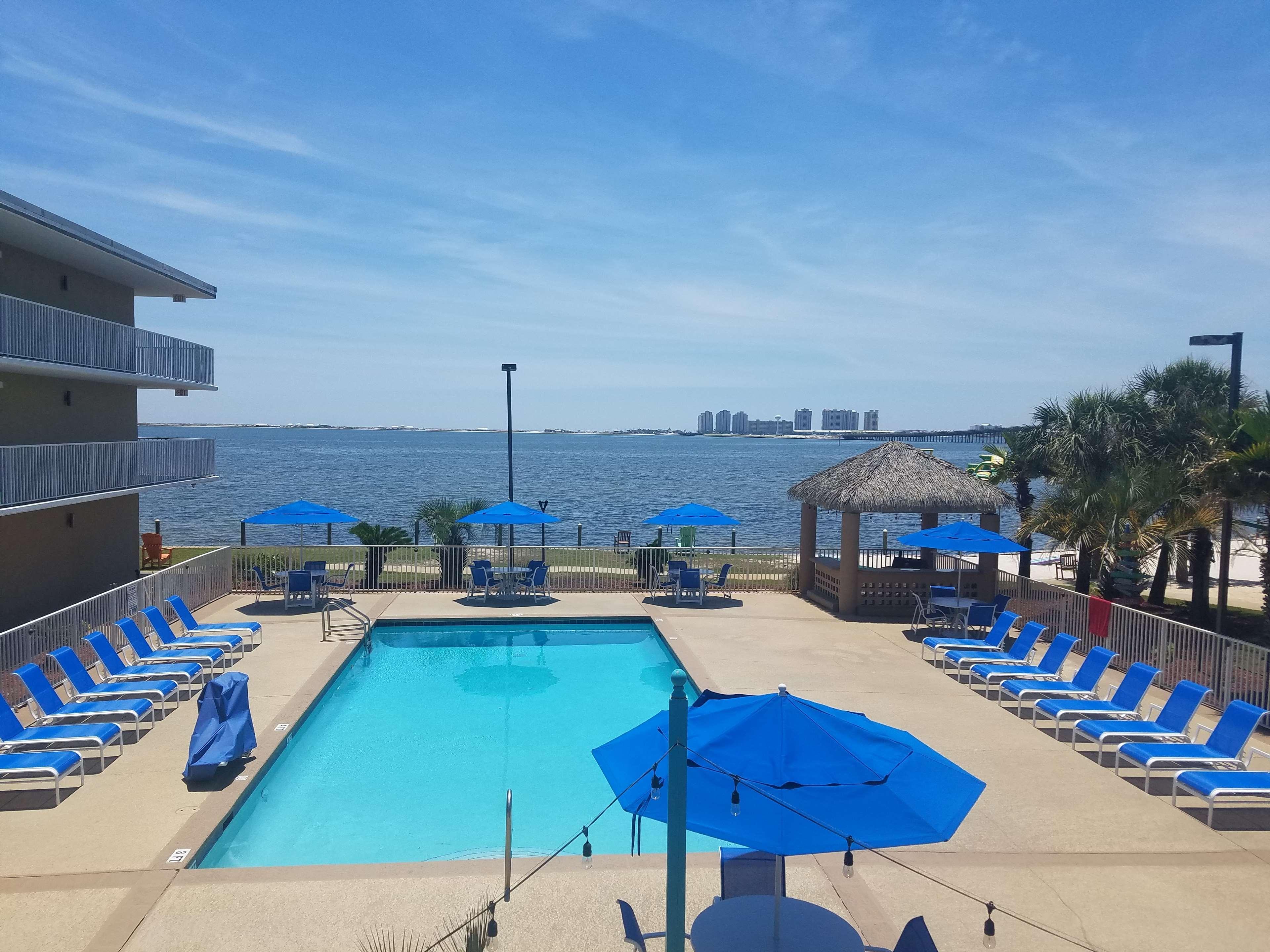 Western Waterfront Hotel