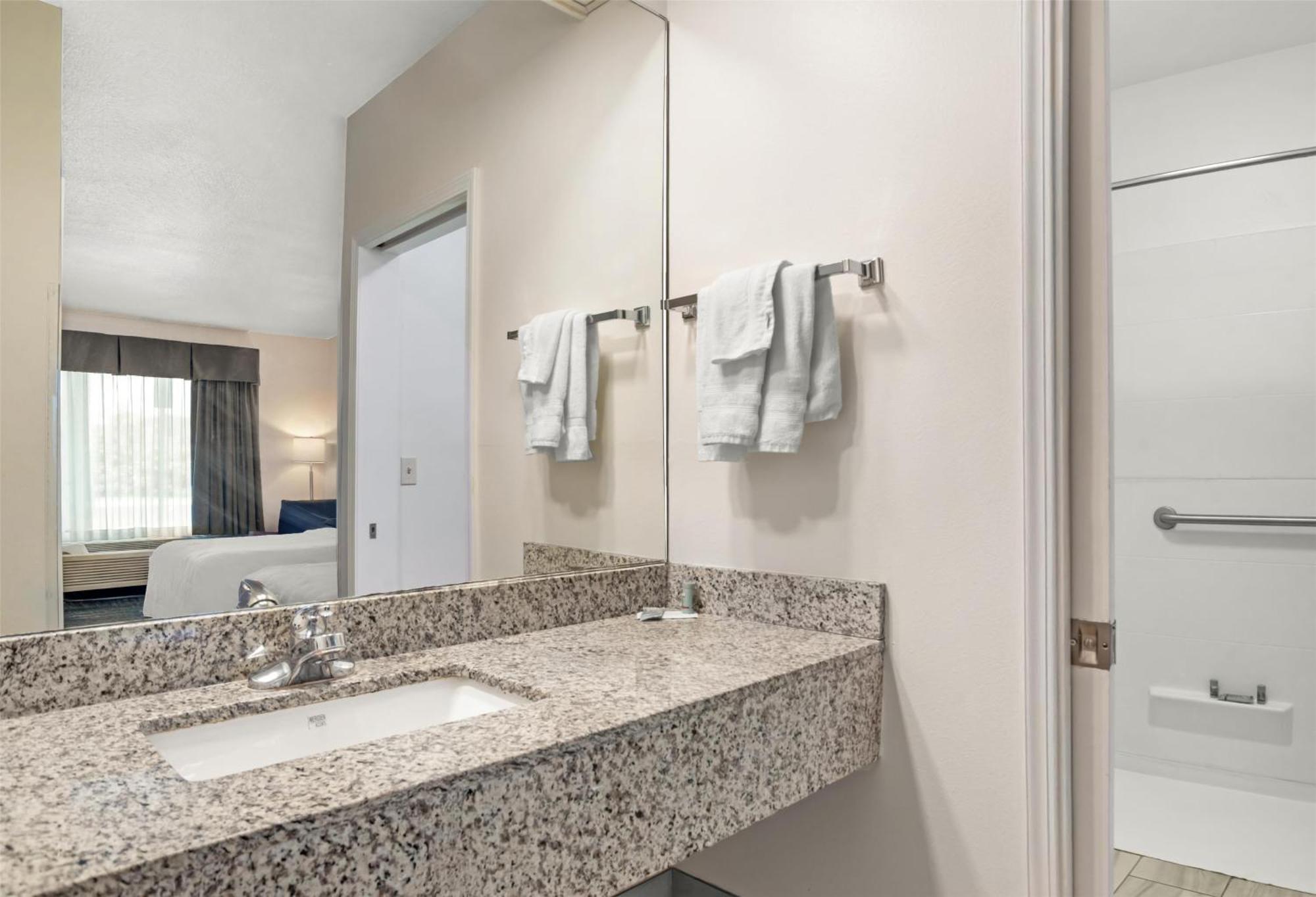 Western Waterfront Hotel 3*