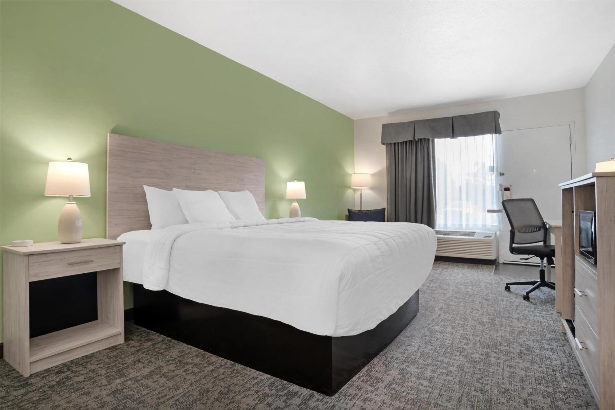 Western Waterfront 3* Navarre